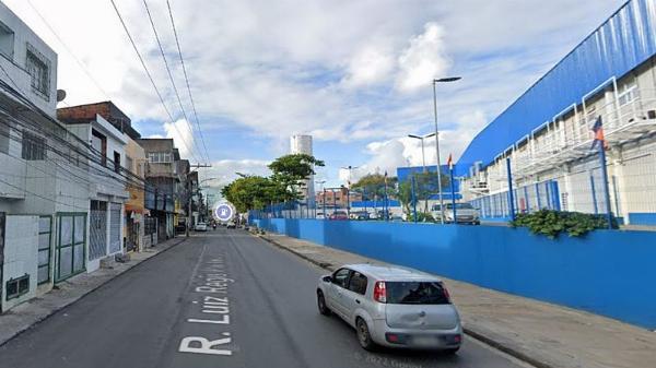 Corpo é encontrado em via pública com sinais de violencia na cidade baixa em Salvador 