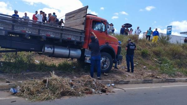 Homem é morto a tiros enquanto dormia em caminhão na cidade de Santa Bárbara 
