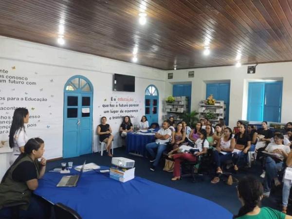 Prefeitura de Inhambupe capacita profissionais da área de saúde